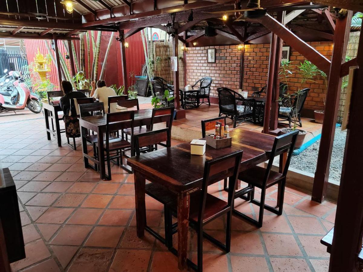 Soben Cafe Guesthouse & Restaurant 시엠리아프 외부 사진