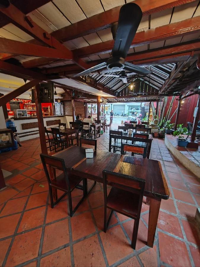 Soben Cafe Guesthouse & Restaurant 시엠리아프 외부 사진